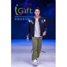 Designed men's royal blue baseball jacket, customized multi-pocket loose straight overalls, trendy American style, men's design assault pants, Y2K model trying on Z374 Designed men's royal blue baseball jacket, customized multi-pocket loose straight overalls, trendy American style, men's design assault pants, Y2K model trying on Z374